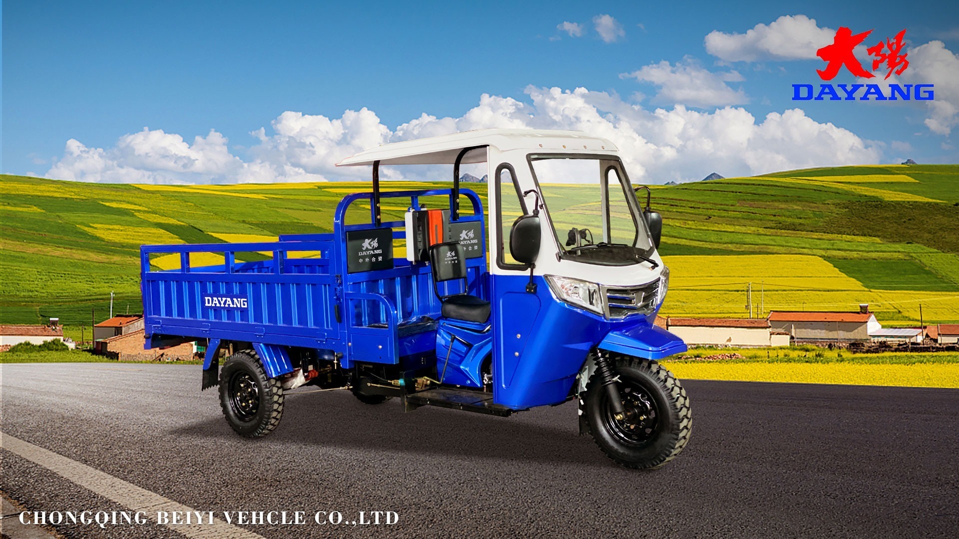 300CCsemicabincargotricyclewithheavyloadingcargoatPeru(7)_92453_41527