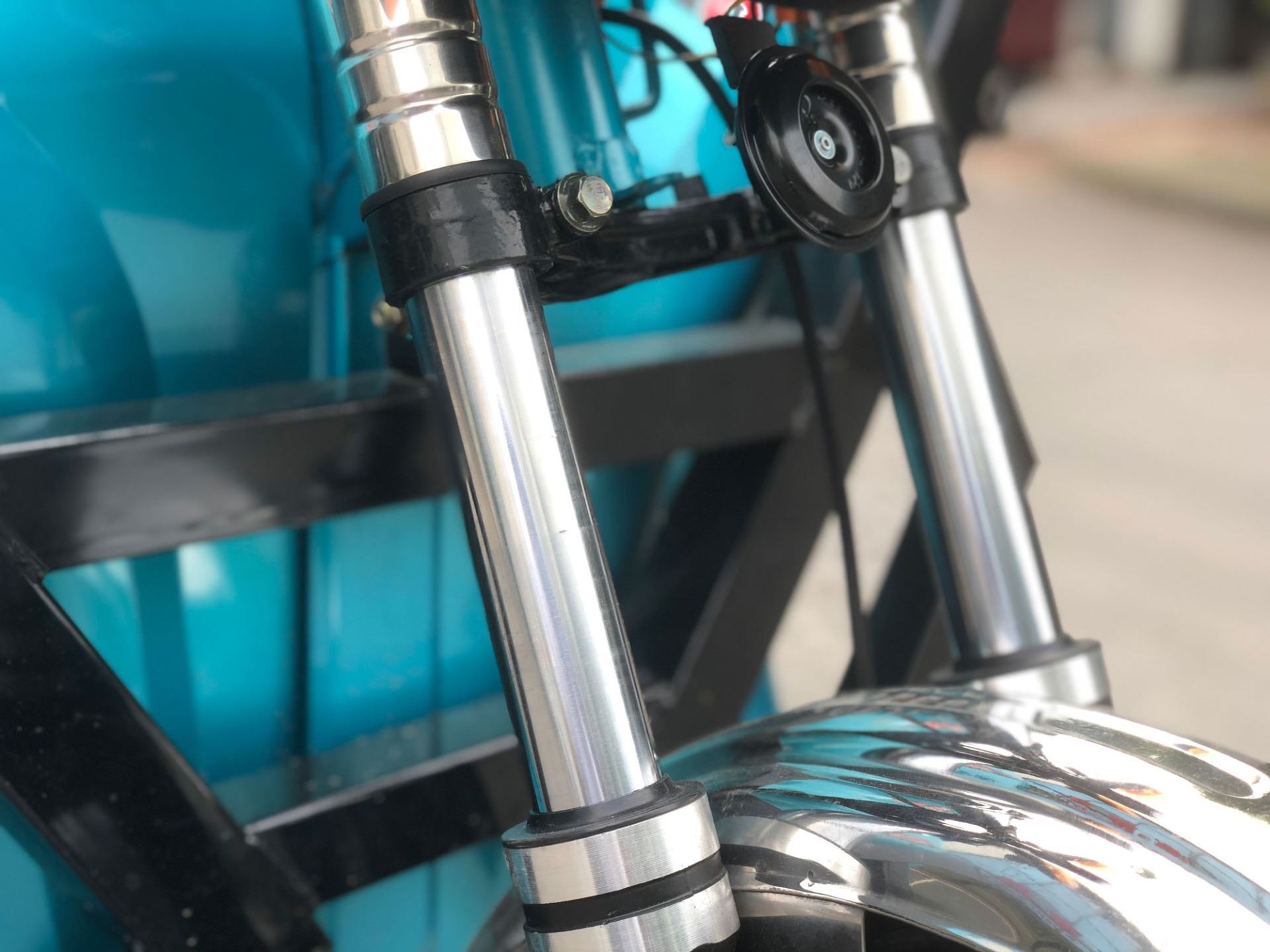 Stable Electric 3 wheels carrying cargo tricycle