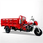 Livraison de cargaison moto à trois roues