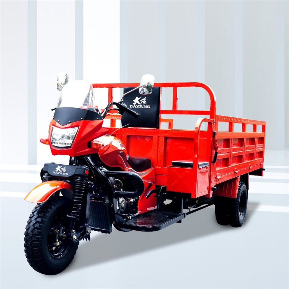 Tricycle cargo polyvalent à usage agricole